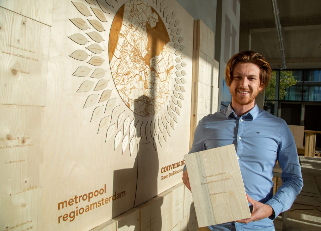 Green Deal Wood Construction, Sander Fletterman signed the covenant on behalf of Finch Buildings